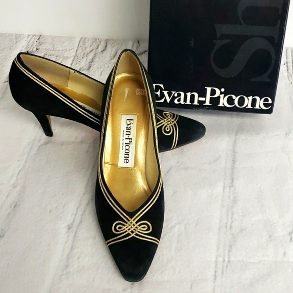 Evan Picone ATLANTIS Sexy Gorgeous Black Suede Gold Trim Pumps 7AA  In Box EUC - Picture 1 of 16